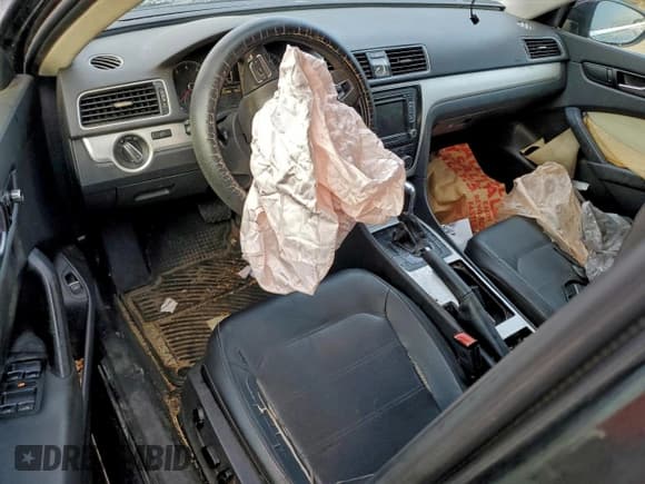 ✅ 2012 Volkswagen Passat SE • VIN: 1VWBP7A35CC059776 • Lot: 93387235. Listed on Copart with 252,488 mi. Free auction sales archive from the USA and detailed vehicle history report at DreamBid. Image 8.