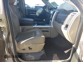 ✅ 2010 Dodge 1500 SLT • VIN: 1D7RB1GT7AS117173 • Lot: 41439759. Wystawiony na IAAI z przebiegiem 255 719 mil. Bezpłatny archiwum sprzedaży aukcyjnych z USA i szczegółowy raport historii pojazdu na DreamBid. Zdjęcie 5.