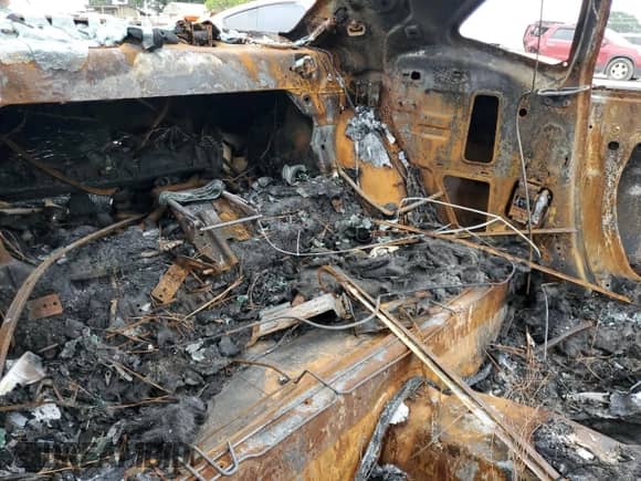 2010 Dodge Challenger R/T с VIN 2B3CJ5DT1AH313567, выставлен на аукционе Copart как лот 67285475 с пробегом Не указан миль и На запчасти • Non repairable. История ставок и продаж доступна на DreamBid. Изображение 10.