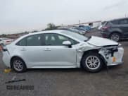 ✅ 2022 Toyota Corolla Hybrid LE • VIN: JTDEAMDE5N3002770 • Lot: 43298679. Wystawiony na IAAI z przebiegiem 104 268 mil. Bezpłatny archiwum sprzedaży aukcyjnych z USA i szczegółowy raport historii pojazdu na DreamBid. Zdjęcie 13.