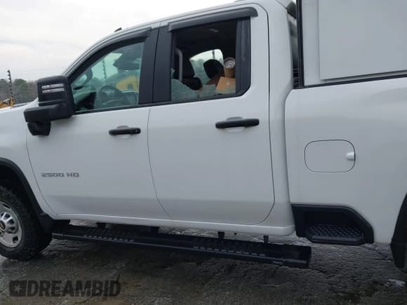 ✅ 2024 Chevrolet Silverado 2500HD Work Truck • VIN: 1GC2YLE72RF198079 • Lot: 41586127. Wystawiony na IAAI z przebiegiem 9 934 mil. Bezpłatny archiwum sprzedaży aukcyjnych z USA i szczegółowy raport historii pojazdu na DreamBid. Zdjęcie 15.