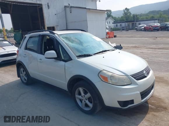 ✅ 2008 Suzuki SX4 • VIN: JS2YB413685107829 • Lot: 42927472. Wystawiony na IAAI z przebiegiem 124 734 mil. Bezpłatny archiwum sprzedaży aukcyjnych z USA i szczegółowy raport historii pojazdu na DreamBid. Zdjęcie 1.