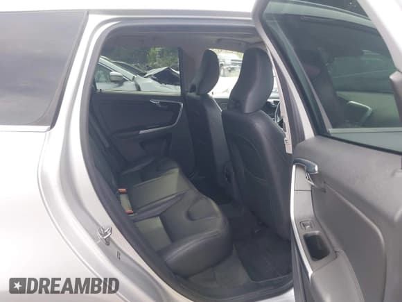 ✅ 2015 Volvo XC60 T6 • VIN: YV4902RK9F2744570 • Лот: 43211997. Опубликован ранее на IAAI с пробегом 74 113 миль. Бесплатный доступ к архиву аукционных продаж из США и подробный отчёт об истории автомобиля на DreamBid. Изображение 8.