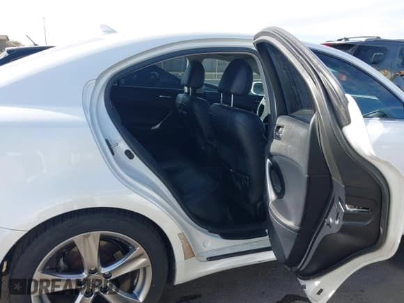 ✅ 2013 Lexus IS 250 • VIN: JTHBF5C24D5188448 • Lot: 43661325. Wystawiony na IAAI z przebiegiem 228 045 mil. Bezpłatny archiwum sprzedaży aukcyjnych z USA i szczegółowy raport historii pojazdu na DreamBid. Zdjęcie 8.