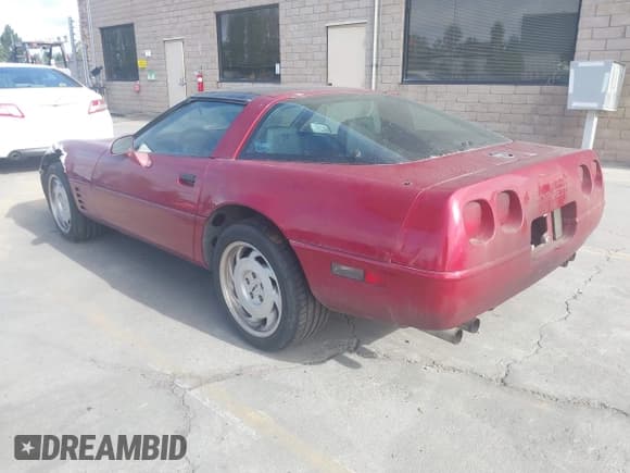 ✅ 1991 Chevrolet Corvette • VIN: 1G1YY2386M5105541 • Lot: 43432843. Wystawiony na IAAI z przebiegiem 114 453 mil. Bezpłatny archiwum sprzedaży aukcyjnych z USA i szczegółowy raport historii pojazdu na DreamBid. Zdjęcie 3.
