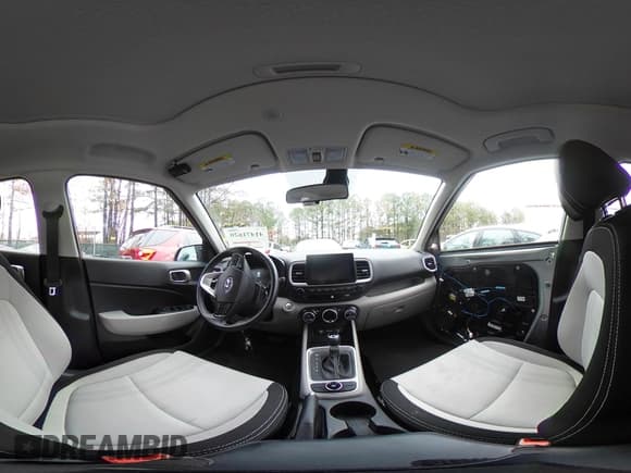 ✅ 2024 Hyundai Venue SEL • VIN: KMHRC8A39RU318304 • Lot: 41471620. Listed on IAAI with 11,890 mi. Free auction sales archive from the USA and detailed vehicle history report at DreamBid. Image 19.