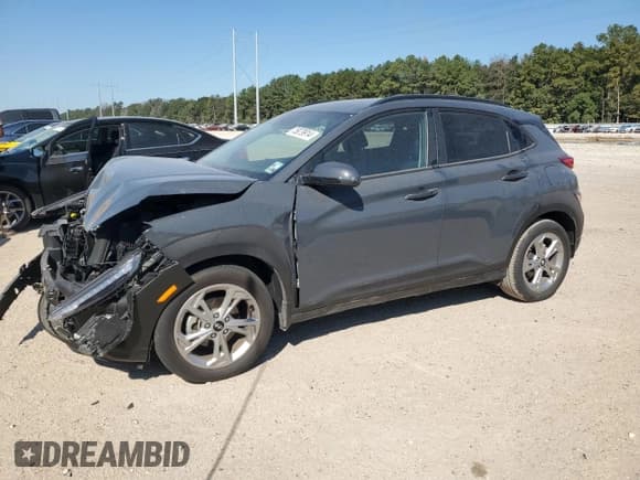 ✅ 2023 Hyundai Kona SEL • VIN: KM8K62AB6PU984661 • Лот: 75079914. Опубликован ранее на Copart с пробегом 9 646 миль. Бесплатный доступ к архиву аукционных продаж из США и подробный отчёт об истории автомобиля на DreamBid. Изображение 1.