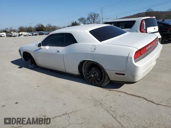 ✅ 2010 Dodge Challenger SE • VIN: 2B3CJ4DV0AH319453 • Lot: 85940654. Wystawiony na Copart z przebiegiem 239 518 mil. Bezpłatny archiwum sprzedaży aukcyjnych z USA i szczegółowy raport historii pojazdu na DreamBid. Zdjęcie 2.