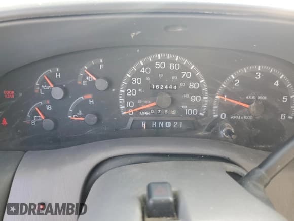 ✅ 1998 Ford Expedition XLT • VIN: 1FMRU1761WLC48353 • Lot: 46584925. Listed on Copart with 162,444 mi. Free auction sales archive from the USA and detailed vehicle history report at DreamBid. Image 9.