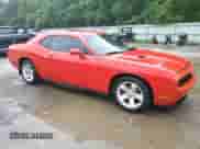 2014 Dodge Challenger SXT 100th Anniversary z VIN 2C3CDYAG1EH278828, wystawiony jako Copart lot #58417075 z przebiegiem 136 953 mil mil oraz Szkoda całkowita • Salvage title. Historia ofert i sprzedaży dostępna na DreamBid. Obrazek 4.