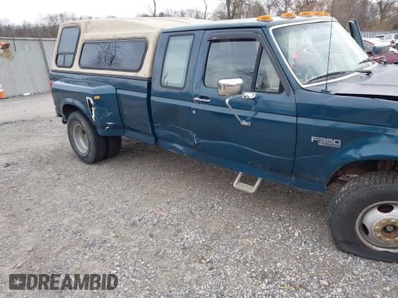 ✅ 1997 Ford F-350 • VIN: 1FTJX35F2VEC26419 • Lot: 43767690. Wystawiony na IAAI z przebiegiem 182 873 mil. Bezpłatny archiwum sprzedaży aukcyjnych z USA i szczegółowy raport historii pojazdu na DreamBid. Zdjęcie 12.