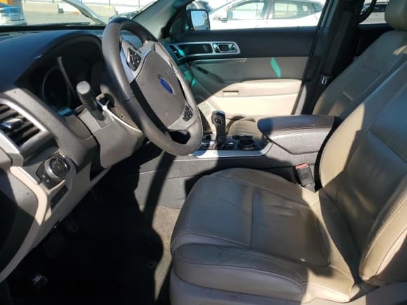 ✅ 2014 Ford Explorer XLT • VIN: 1FM5K7D8XEGB61443 • Lot: 85280845. Wystawiony na Copart z przebiegiem 113 764 mil. Bezpłatny archiwum sprzedaży aukcyjnych z USA i szczegółowy raport historii pojazdu na DreamBid. Zdjęcie 7.