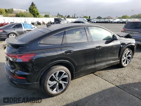 ✅ 2023 Audi Q4 e-tron Sportback Premium Plus • VIN: WA132BFZ0PP052264 • Lot: 60516455. Wystawiony na Copart z przebiegiem 5 448 mil. Bezpłatny archiwum sprzedaży aukcyjnych z USA i szczegółowy raport historii pojazdu na DreamBid. Zdjęcie 3.