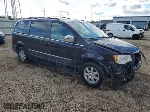 ✅ 2010 Chrysler Town & Country Touring Plus • VIN: 2A4RR8DX7AR404580 • Lot: 85706075. Wystawiony na Copart z przebiegiem 200 741 mil. Bezpłatny archiwum sprzedaży aukcyjnych z USA i szczegółowy raport historii pojazdu na DreamBid. Zdjęcie 4.