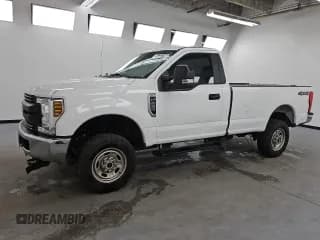 ✅ 2019 Ford F-250 XL • VIN: 1FTBF2B62KEF61553 • Лот: 65133795. Опубликован ранее на Copart с пробегом 100 833 миль. Бесплатный доступ к архиву аукционных продаж из США и подробный отчёт об истории автомобиля на DreamBid. Изображение 1.