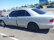 ✅ 2000 Mercedes-Benz E 320 • VIN: WDBJF70J6YB147989 • Lot: 42632837. Wystawiony na IAAI z przebiegiem Nie podano. Bezpłatny archiwum sprzedaży aukcyjnych z USA i szczegółowy raport historii pojazdu na DreamBid. Zdjęcie 14.