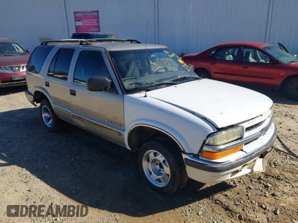 ✅ 2004 Chevrolet Blazer LS • VIN: 1GNCS13XX4K169093 • Lot: 43520737. Listed on IAAI with Not provided. Free auction sales archive from the USA and detailed vehicle history report at DreamBid. Image 1.