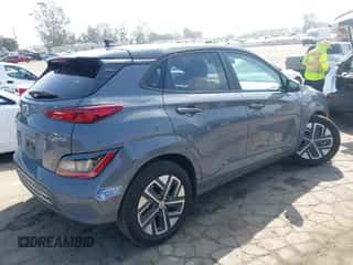 ✅ 2022 Hyundai Kona SEL • VIN: KM8K23AG4NU141181 • Lot: 43400713. Wystawiony na IAAI z przebiegiem 35 129 mil mil. Skorzystaj z bezpłatnego archiwum sprzedaży aukcyjnych z USA i zobacz szczegółowy raport historii pojazdu na DreamBid. Zdjęcie 4.
