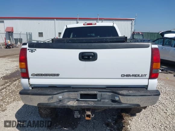 ✅ 2001 Chevrolet Silverado 2500HD LS • VIN: 1GCHK23U31F202241 • Lot: 41978203. Wystawiony na IAAI z przebiegiem 200 912 mil. Bezpłatny archiwum sprzedaży aukcyjnych z USA i szczegółowy raport historii pojazdu na DreamBid. Zdjęcie 17.