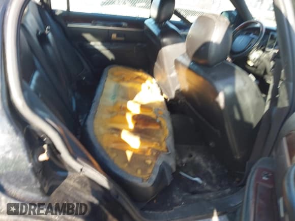 ✅ 2008 Lincoln Town Car Limited • VIN: 2LNHM82V58X652779 • Lot: 43349007. Listed on IAAI with Not provided. Free auction sales archive from the USA and detailed vehicle history report at DreamBid. Image 8.