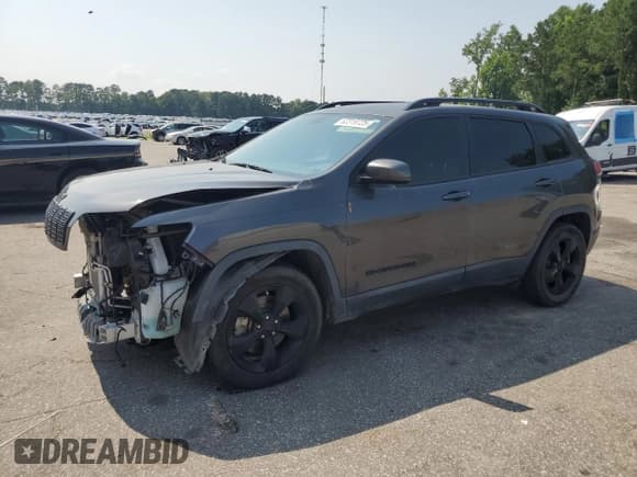 ✅ 2020 Jeep Cherokee Altitude • VIN: 1C4PJMLX7LD502402 • Lot: 62319725. Wystawiony na Copart z przebiegiem 60 150 mil. Bezpłatny archiwum sprzedaży aukcyjnych z USA i szczegółowy raport historii pojazdu na DreamBid. Zdjęcie 1.