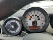 ✅ 2014 MINI Roadster S • VIN: WMWSY3C54ET566403 • Lot: 57357965. Wystawiony na Copart z przebiegiem 65 532 mil. Bezpłatny archiwum sprzedaży aukcyjnych z USA i szczegółowy raport historii pojazdu na DreamBid. Zdjęcie 9.