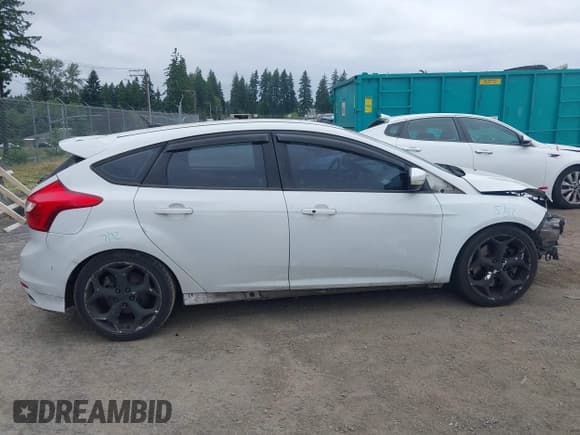 ✅ 2014 Ford Focus ST • VIN: 1FADP3L90EL402802 • Лот: 42434289. Опубликован ранее на IAAI с пробегом 172 508 миль. Бесплатный доступ к архиву аукционных продаж из США и подробный отчёт об истории автомобиля на DreamBid. Изображение 14.