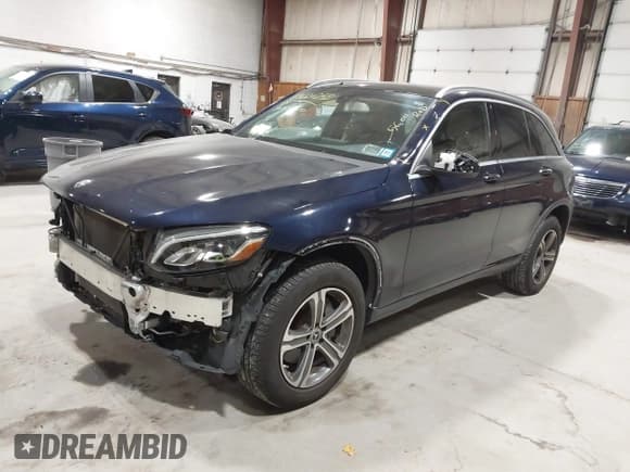 ✅ 2019 Mercedes-Benz GLC 300 • VIN: WDC0G4KB8KF655874 • Lot: 43664255. Wystawiony na IAAI z przebiegiem 56 011 mil. Bezpłatny archiwum sprzedaży aukcyjnych z USA i szczegółowy raport historii pojazdu na DreamBid. Zdjęcie 2.