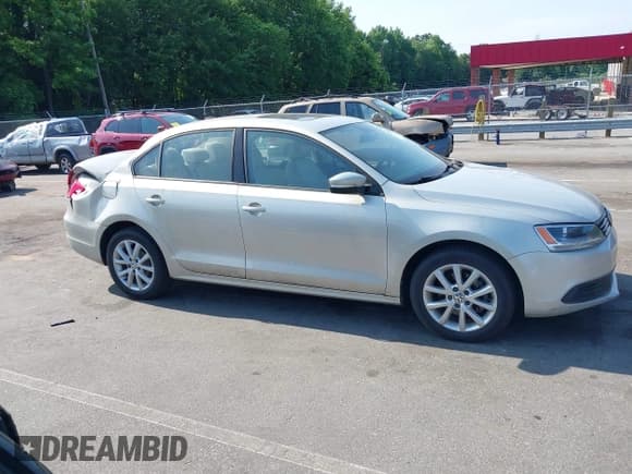 ✅ 2011 Volkswagen Jetta SE • VIN: 3VWDX7AJ4BM379482 • Lot: 42299325. Wystawiony na IAAI z przebiegiem 72 115 mil. Bezpłatny archiwum sprzedaży aukcyjnych z USA i szczegółowy raport historii pojazdu na DreamBid. Zdjęcie 13.