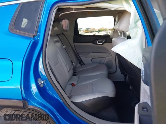 ✅ 2022 Jeep Compass Latitude • VIN: 3C4NJCBB2NT139253 • Lot: 42979620. Listed on IAAI with 70,676 mi. Free auction sales archive from the USA and detailed vehicle history report at DreamBid. Image 8.