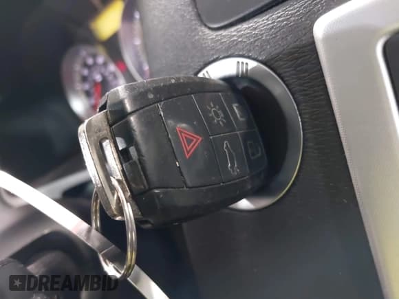 ✅ 2012 Volvo C70 T5 • VIN: YV1672MC1CJ126687 • Lot: 42685539. Wystawiony na IAAI z przebiegiem 92 969 mil. Bezpłatny archiwum sprzedaży aukcyjnych z USA i szczegółowy raport historii pojazdu na DreamBid. Zdjęcie 11.