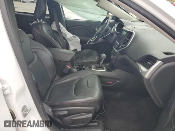 ✅ 2017 Jeep Cherokee Trailhawk L Plus • VIN: 1C4PJMBSXHD217450 • Лот: 80142225. Опубликован ранее на Copart с пробегом 114 053 миль. Бесплатный доступ к архиву аукционных продаж из США и подробный отчёт об истории автомобиля на DreamBid. Изображение 7.