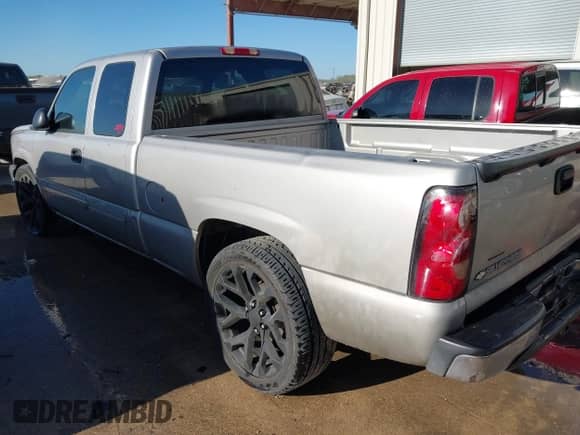 2004 Chevrolet Silverado 1500 LS with VIN 2GCEC19V541238647, listed as a IAAI auction lot 43480927 with 223,567 mi miles and . Bid and sale history available at DreamBid. Image 3.