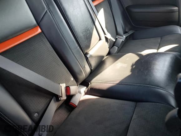 ✅ 2009 Dodge Challenger SRT-8 • VIN: 2B3LJ74W69H580575 • Lot: 74249184. Wystawiony na Copart z przebiegiem Nie podano. Bezpłatny archiwum sprzedaży aukcyjnych z USA i szczegółowy raport historii pojazdu na DreamBid. Zdjęcie 10.