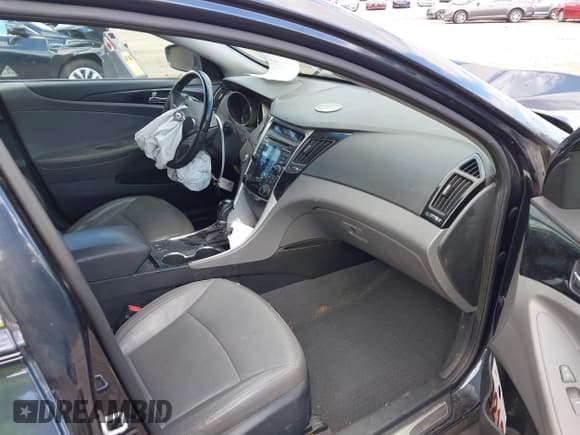 ✅ 2013 Hyundai Sonata SE • VIN: 5NPEC4AC1DH579957 • Lot: 43413523. Listed on IAAI with 252,655 mi. Free auction sales archive from the USA and detailed vehicle history report at DreamBid. Image 5.