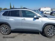 ✅ 2022 Toyota Corolla Cross XLE • VIN: 7MUDAABG9NV033863 • Лот: 41647419. Опубликован ранее на IAAI с пробегом 34 266 миль. Бесплатный доступ к архиву аукционных продаж из США и подробный отчёт об истории автомобиля на DreamBid. Изображение 12.