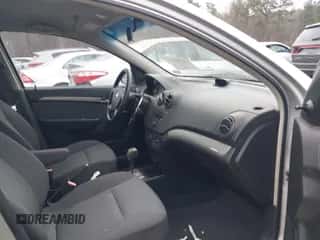 2008 Chevrolet Aveo LS z VIN KL1TD566X8B151512, wystawiony jako IAAI lot #41364928 z przebiegiem 67 477 mil mil oraz . Historia ofert i sprzedaży dostępna na DreamBid. Obrazek 5.