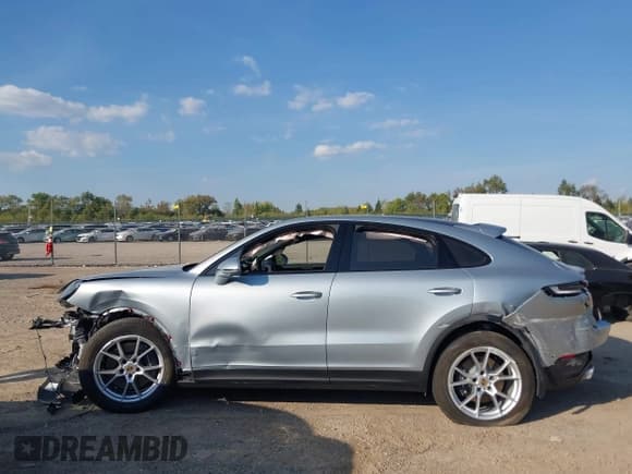 ✅ 2024 Porsche Cayenne • VIN: WP1BA2AY2RDA51106 • Lot: 43362441. Listed on IAAI with 13,273 mi. Free auction sales archive from the USA and detailed vehicle history report at DreamBid. Image 15.