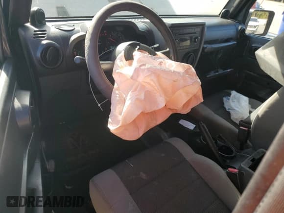 ✅ 2007 Jeep Wrangler X • VIN: 1J4FA241X7L193766 • Lot: 91858125. Wystawiony na Copart z przebiegiem 102 044 mil. Bezpłatny archiwum sprzedaży aukcyjnych z USA i szczegółowy raport historii pojazdu na DreamBid. Zdjęcie 8.