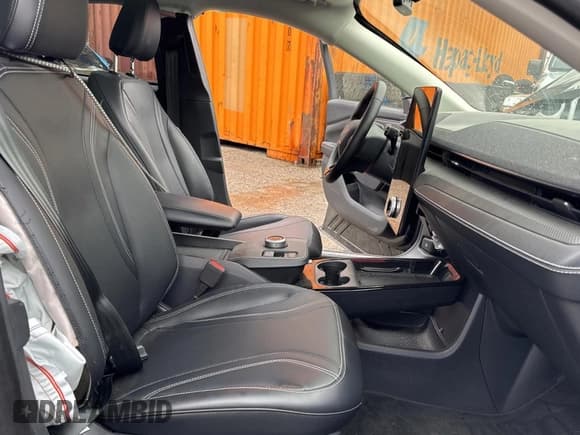 ✅ 2021 Ford Mustang Mach-E Premium • VIN: 3FMTK3SU0MMA43521 • Lot: 92237345. Wystawiony na Copart z przebiegiem 1 660 mil. Bezpłatny archiwum sprzedaży aukcyjnych z USA i szczegółowy raport historii pojazdu na DreamBid. Zdjęcie 5.
