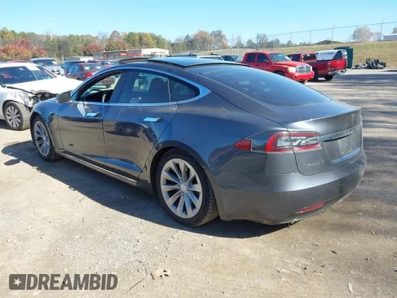 ✅ 2018 Tesla Model S 75D • VIN: 5YJSA1E25JF254568 • Lot: 43661012. Wystawiony na IAAI z przebiegiem 53 209 mil. Bezpłatny archiwum sprzedaży aukcyjnych z USA i szczegółowy raport historii pojazdu na DreamBid. Zdjęcie 3.