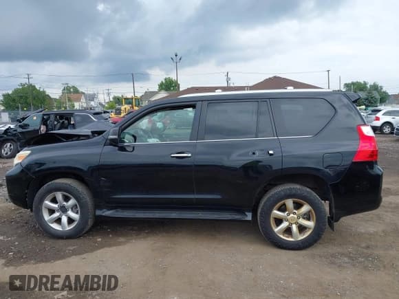✅ 2010 Lexus GX 460 • VIN: JTJBM7FX0A5005808 • Lot: 42845215. Listed on IAAI with 181,407 mi. Free auction sales archive from the USA and detailed vehicle history report at DreamBid. Image 15.