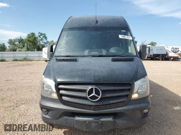 ✅ 2018 Mercedes-Benz Sprinter Passenger • VIN: WDZPE8CD2JP619155 • Лот: 62718545. Опубликован ранее на Copart с пробегом 262 120 миль. Бесплатный доступ к архиву аукционных продаж из США и подробный отчёт об истории автомобиля на DreamBid. Изображение 5.