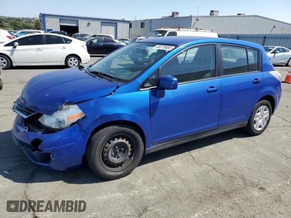 ✅ 2010 Nissan Versa S • VIN: 3N1BC1CP1AL460760 • Lot: 60279085. Listed on Copart with 182,671 mi. Free auction sales archive from the USA and detailed vehicle history report at DreamBid. Image 1.