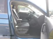 ✅ 2020 Volkswagen Tiguan SE • VIN: 3VV3B7AX5LM114428 • Lot: 43301772. Wystawiony na IAAI z przebiegiem 159 595 mil. Bezpłatny archiwum sprzedaży aukcyjnych z USA i szczegółowy raport historii pojazdu na DreamBid. Zdjęcie 5.