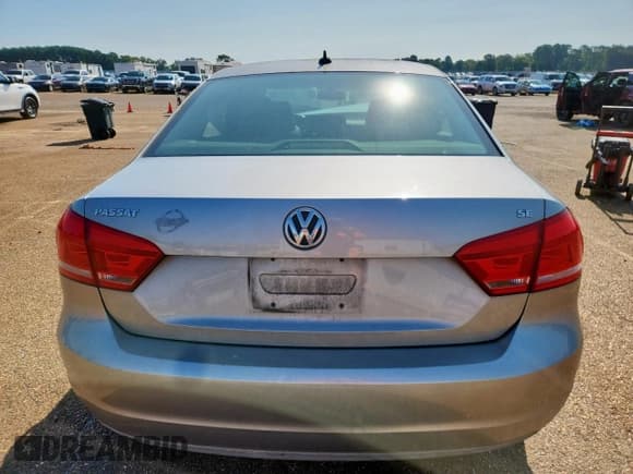 ✅ 2013 Volkswagen Passat SE • VIN: 1VWBH7A3XDC109974 • Лот: 71859515. Опубликован ранее на Copart с пробегом 153 723 миль. Бесплатный доступ к архиву аукционных продаж из США и подробный отчёт об истории автомобиля на DreamBid. Изображение 6.