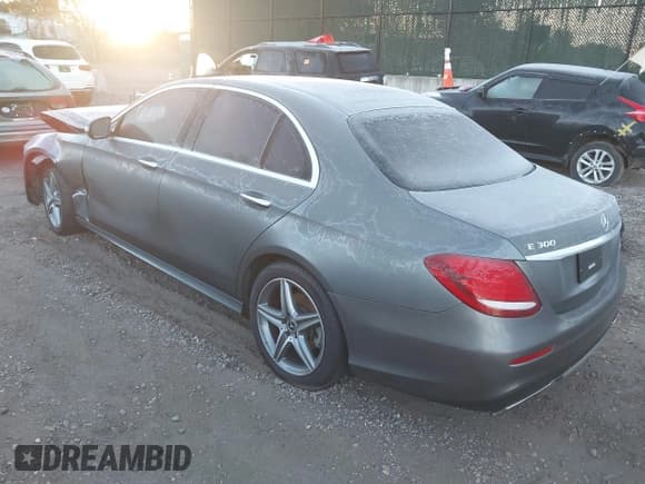 ✅ 2019 Mercedes-Benz E 300 • VIN: WDDZF4KB2KA633338 • Lot: 43617782. Listed on IAAI with 66,391 mi. Free auction sales archive from the USA and detailed vehicle history report at DreamBid. Image 3.