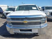 ✅ 2015 Chevrolet Silverado 2500HD Work Truck • VIN: 1GC0CUEG1FZ118681 • Lot: 41910006. Wystawiony na IAAI z przebiegiem 180 869 mil. Bezpłatny archiwum sprzedaży aukcyjnych z USA i szczegółowy raport historii pojazdu na DreamBid. Zdjęcie 11.