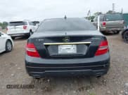 ✅ 2012 Mercedes-Benz C 300 Sport • VIN: WDDGF8BBXCR239216 • Lot: 43033772. Wystawiony na IAAI z przebiegiem 96 391 mil. Bezpłatny archiwum sprzedaży aukcyjnych z USA i szczegółowy raport historii pojazdu na DreamBid. Zdjęcie 17.