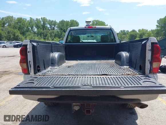 ✅ 2007 Chevrolet Silverado 2500HD Work Truck • VIN: 1GCHC24UX7E147295 • Lot: 42982898. Wystawiony na IAAI z przebiegiem 169 530 mil. Bezpłatny archiwum sprzedaży aukcyjnych z USA i szczegółowy raport historii pojazdu na DreamBid. Zdjęcie 13.